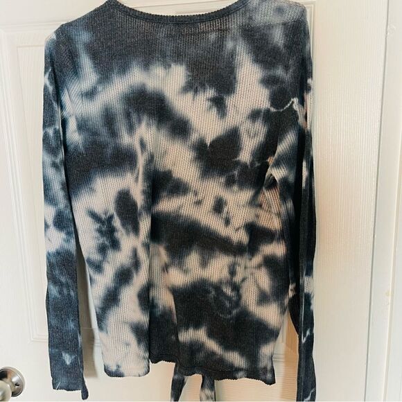 EUC C&C California Navy Tie Dye Henley Long Sleeve Top Small - Picture 4 of 7
